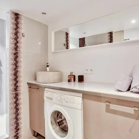 Cozy Studio In Old Central By Easybnb Frejus
